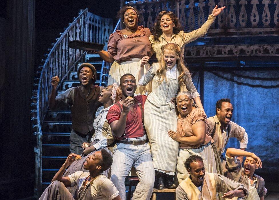 _89092736_show_boat_ensemble_johan_persson